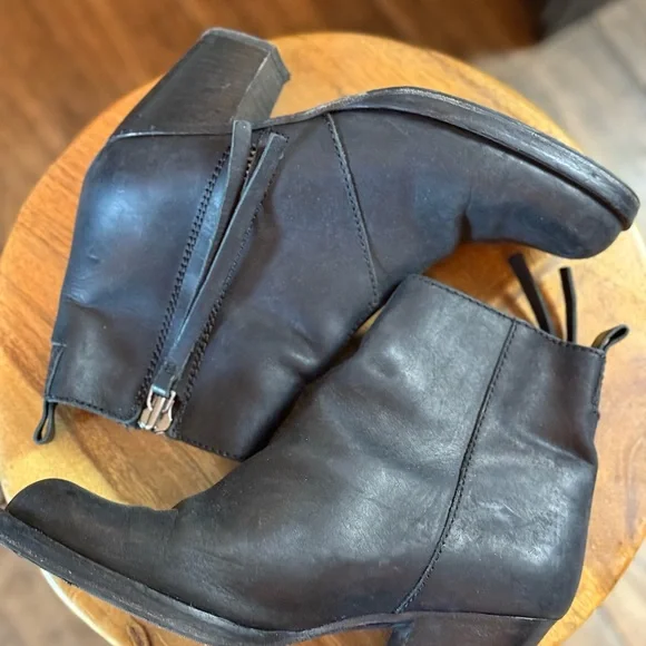 Acne Studios - The Pistol Leather Ankle Boots / Size 37 - Picture 1 of 10